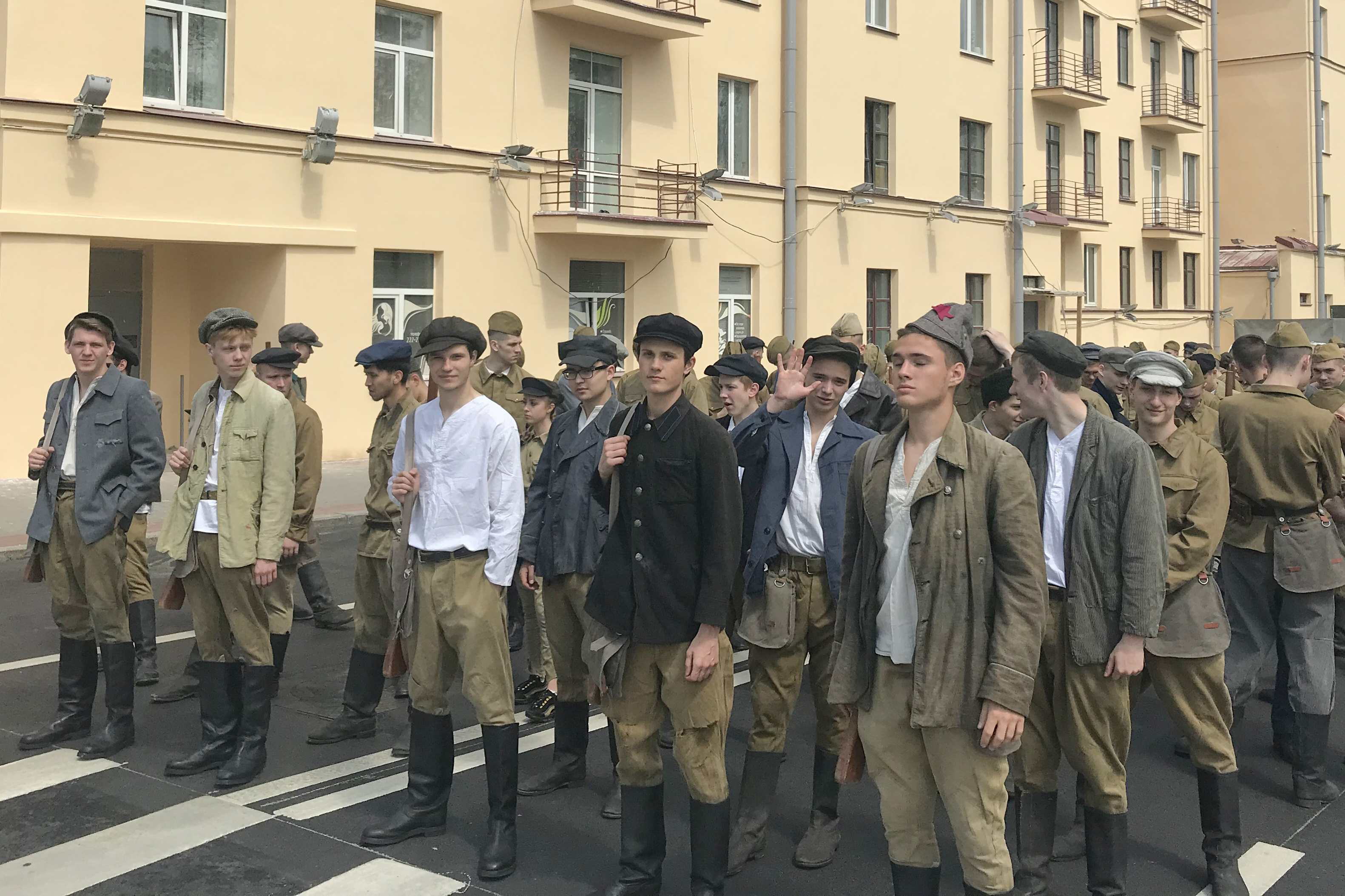 Курсанты – участники реконструкции партизанского парада, который проходил в Минске 16 июля 1944 года